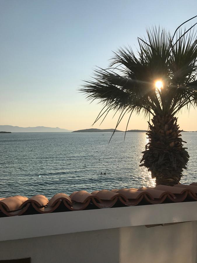 Ayshe Hotel Foça Extérieur photo
