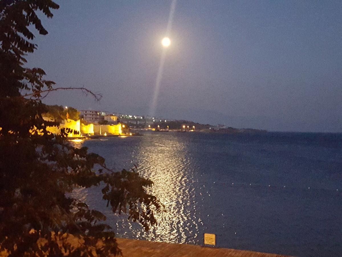Ayshe Hotel Foça Extérieur photo